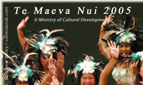 Dance Group from Nikao (Rarotonga) with ura pau drumdance - Te Maeva Nui 2005 / Cook Islands