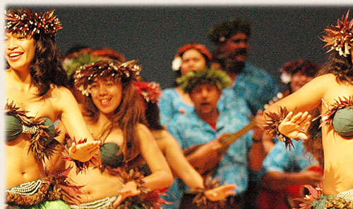 Dance Group from Nukuroa / Mitiaro - Te Maeva Nui 2005 / Cook Islands