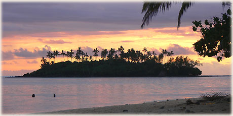 Sunset on Muri Lagoon. Kia orana Evelyne and Thomas. Meitaki for the photos.